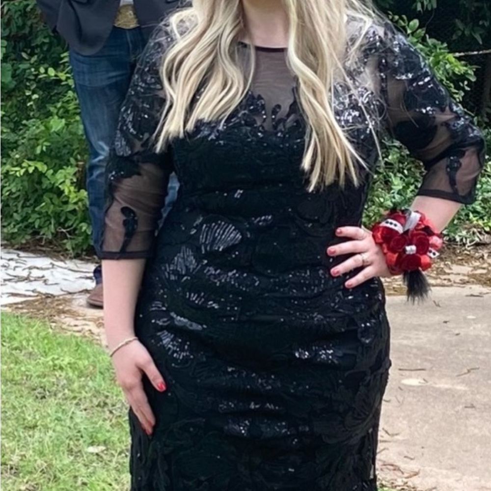 Beautiful Black Evening gown, prom, wedding or just any special occasion.
